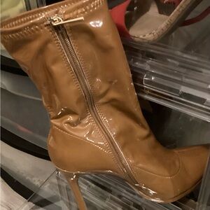 Shoe Dazzle Glossy Tan Heeled Boots